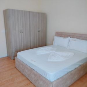 Camera grande con letto king size